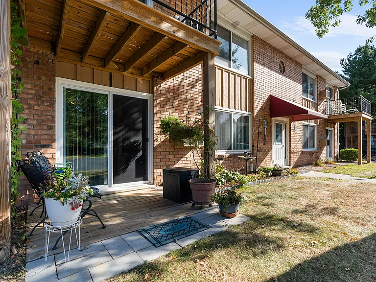 Cedar Crest Apartments — Photo 26