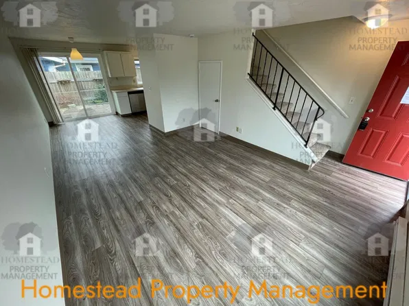 755 Toliver Rd #1-4, Molalla, OR 97038