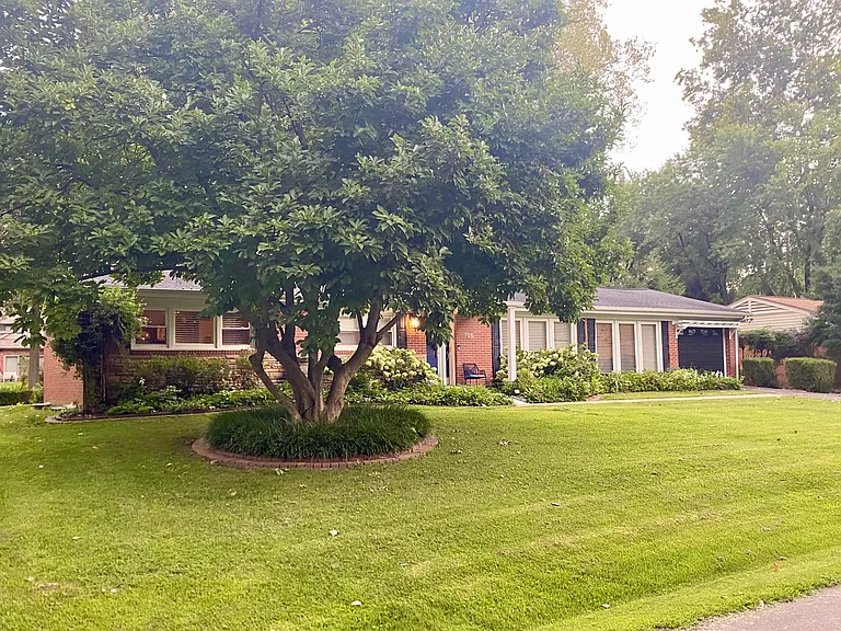 766 Wenneker Dr — Photo 2