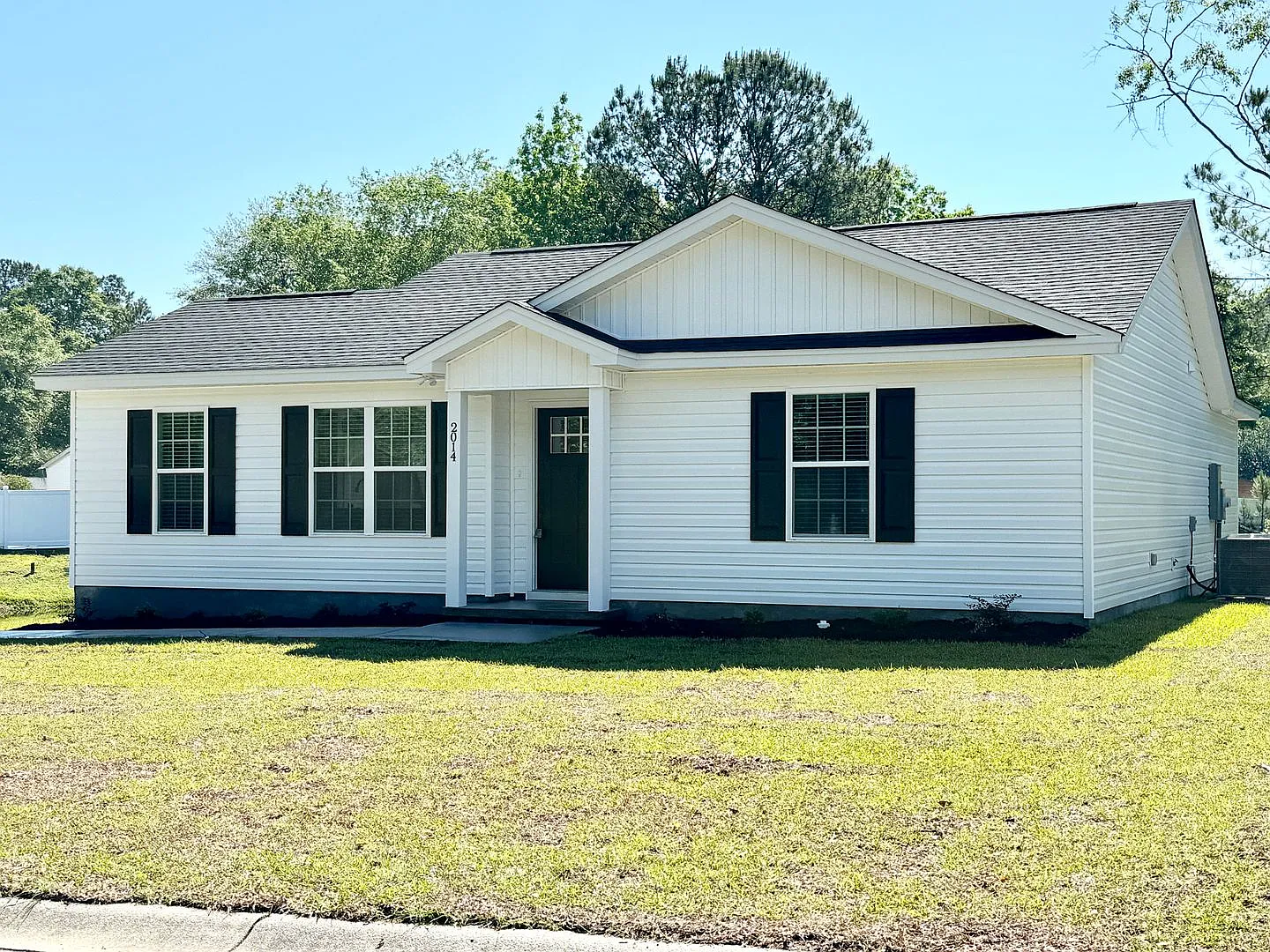 Beautiful Pond Front Home! All The Details Make This A Showstopper.! Fenced Yard!! — Photo 1