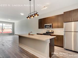 3220 N Lincoln Ave #301, Chicago, IL 60657