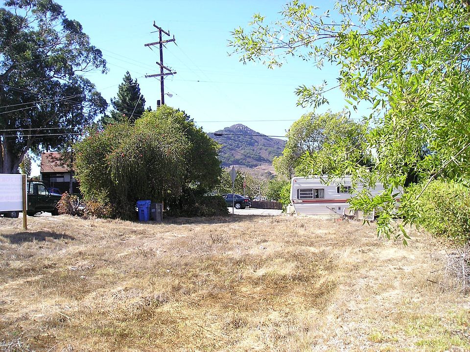 View across lot toward Cerro San Luis Peak.