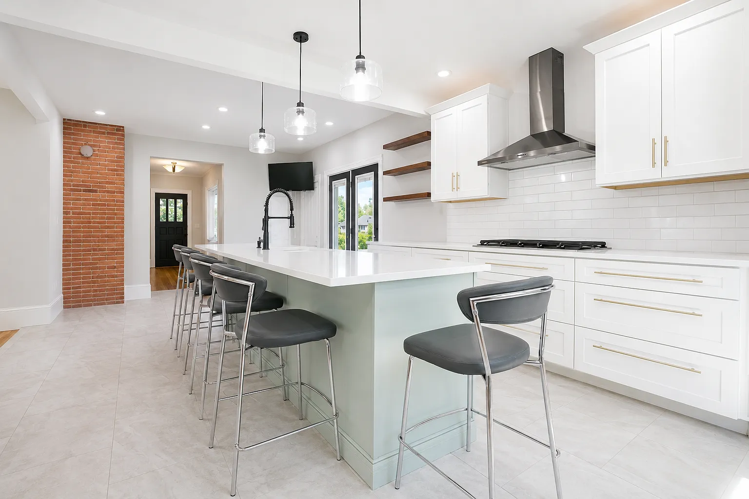 5 bed, 2443 sqft, $3,500 — Photo 4