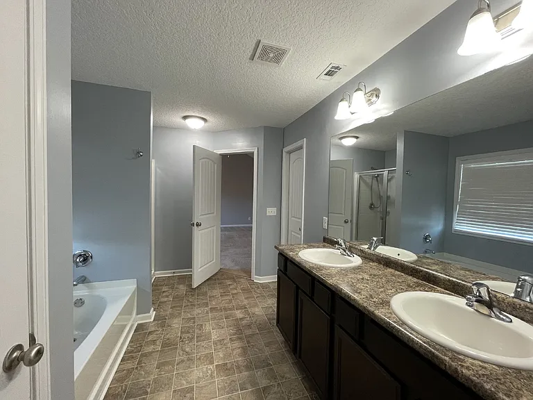 1322 Windrow Dr — Photo 17