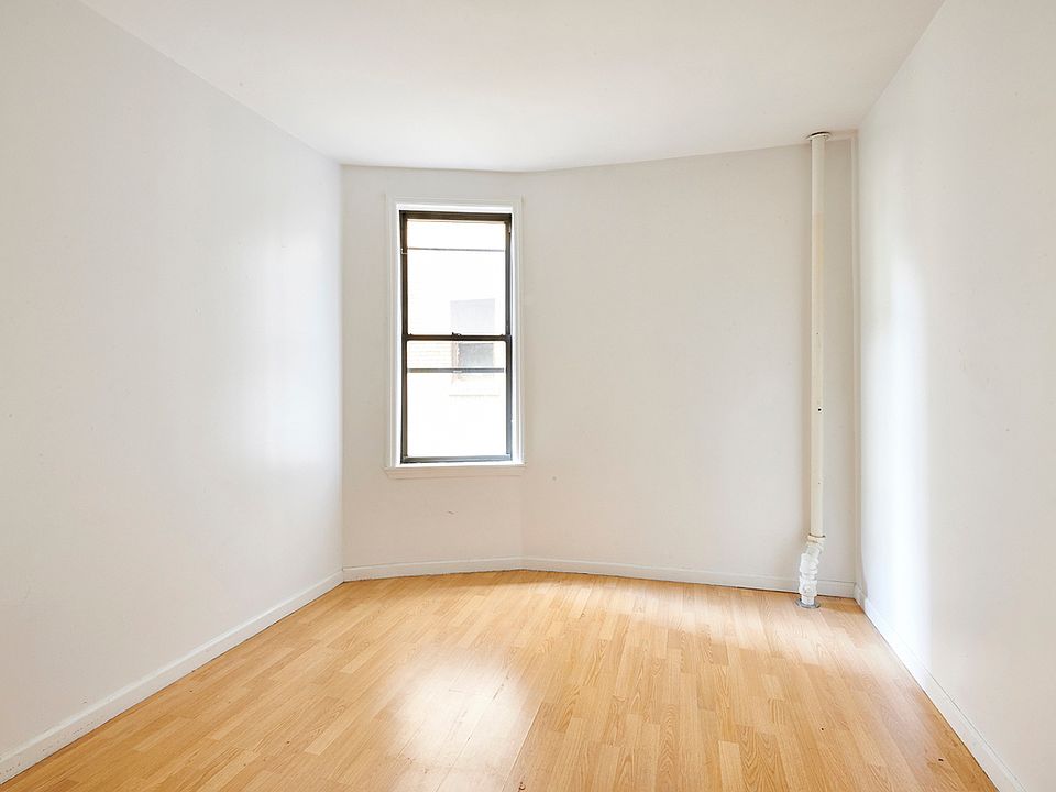 1st image of 160 Wadsworth Ave APT 206