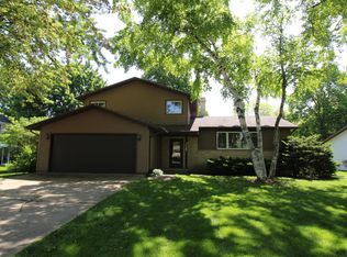 1058 Pilgrim Rd, Neenah, WI 54956