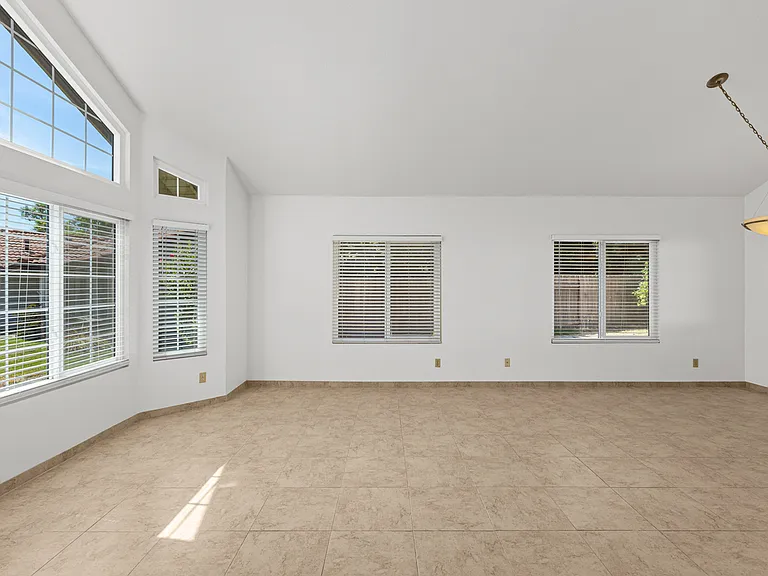 683 Wolf Point Ct — Photo 3