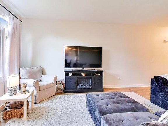 5th image of 10521 Thornham Ln