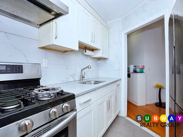 542 Dahill Road image 3 of 10