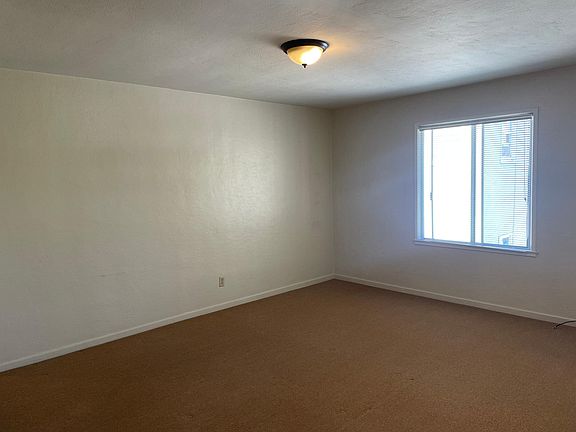 3rd image of 709 Laurel Ave #2