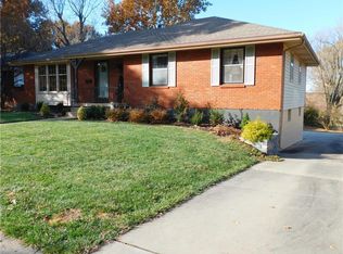 3904 Queen Ridge Dr, Independence, MO 64055