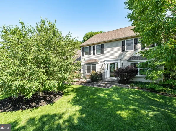 202 Meadowview Ct, Mullica Hill, NJ 08062