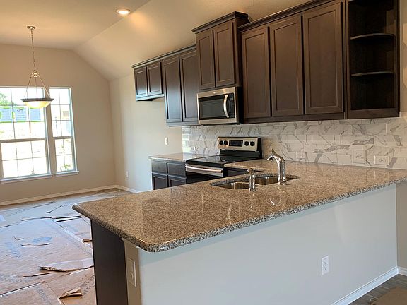 3rd image of 109 Cheryl Dr