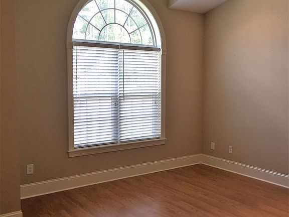 4th image of 3325 Ellsworth Dr #B