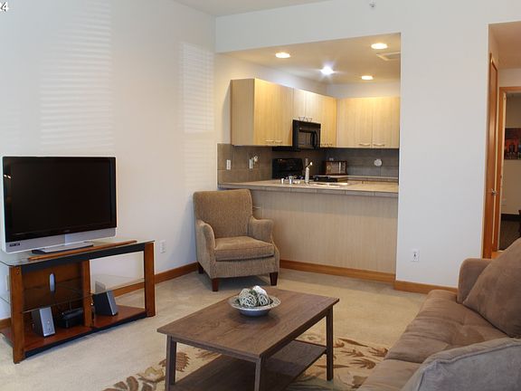 5th image of 400 W 8th St Unit 216