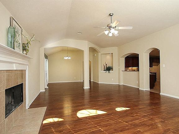 5th image of 12614 Lake Shore Dr