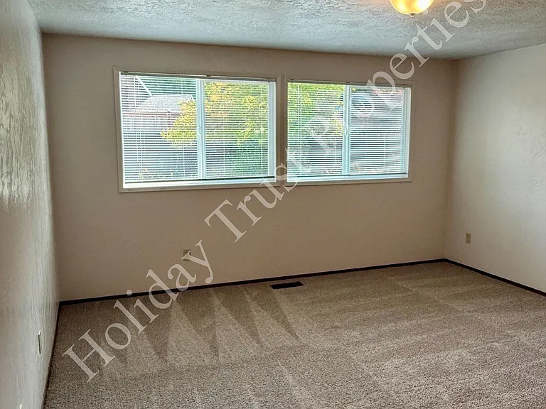 3626B Lorne St SE — Photo 12