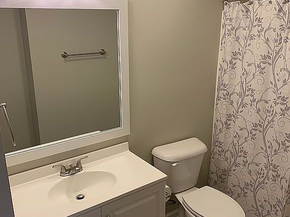 Main floor full bath