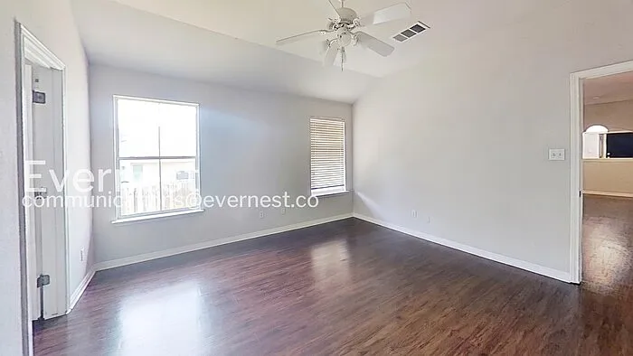 1011 Iola Dr — Photo 10