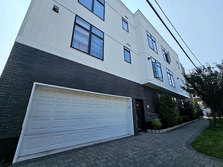 31 12th Ave #1 — Photo 15