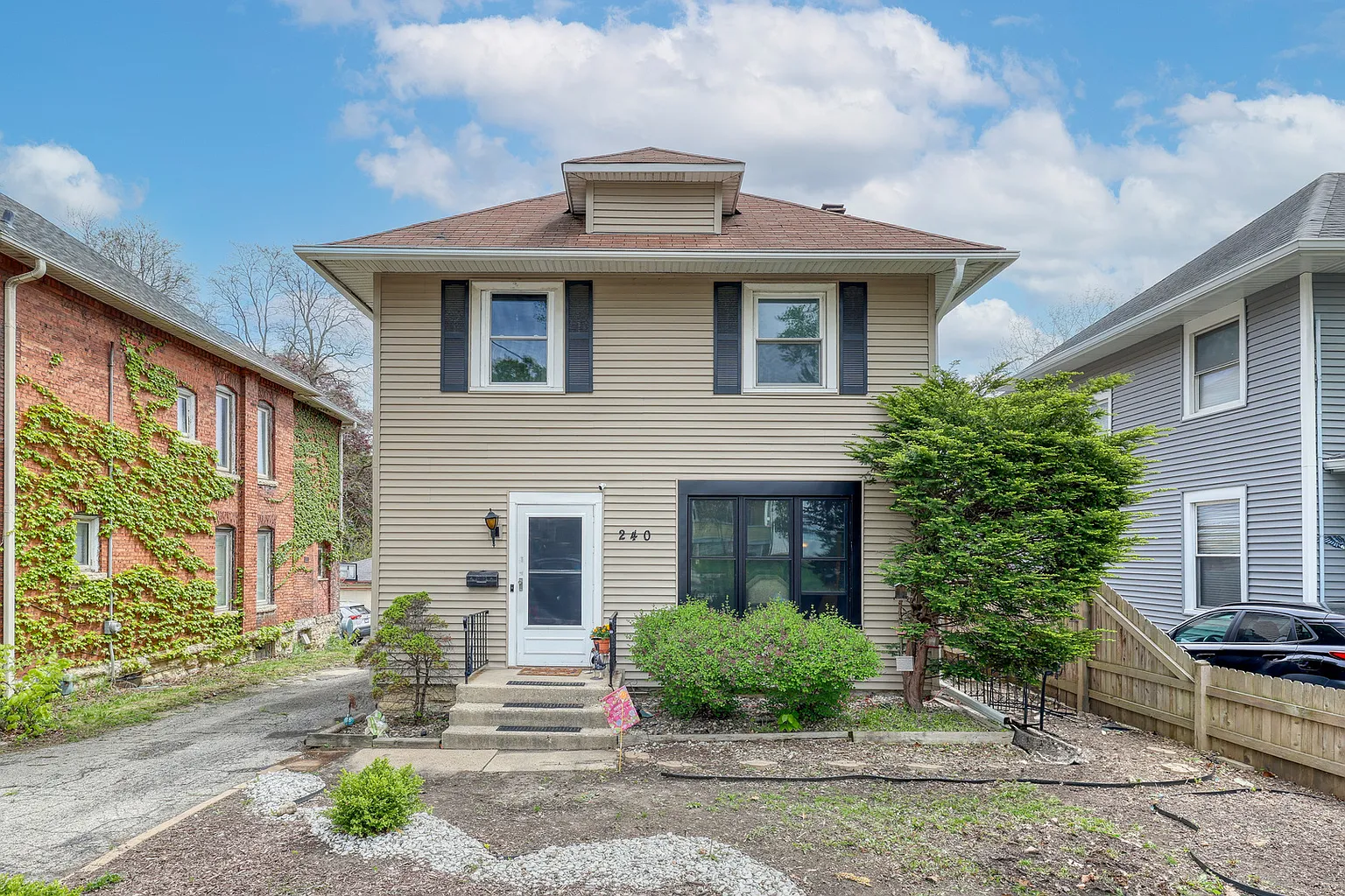 240 N Batavia Ave photo 1