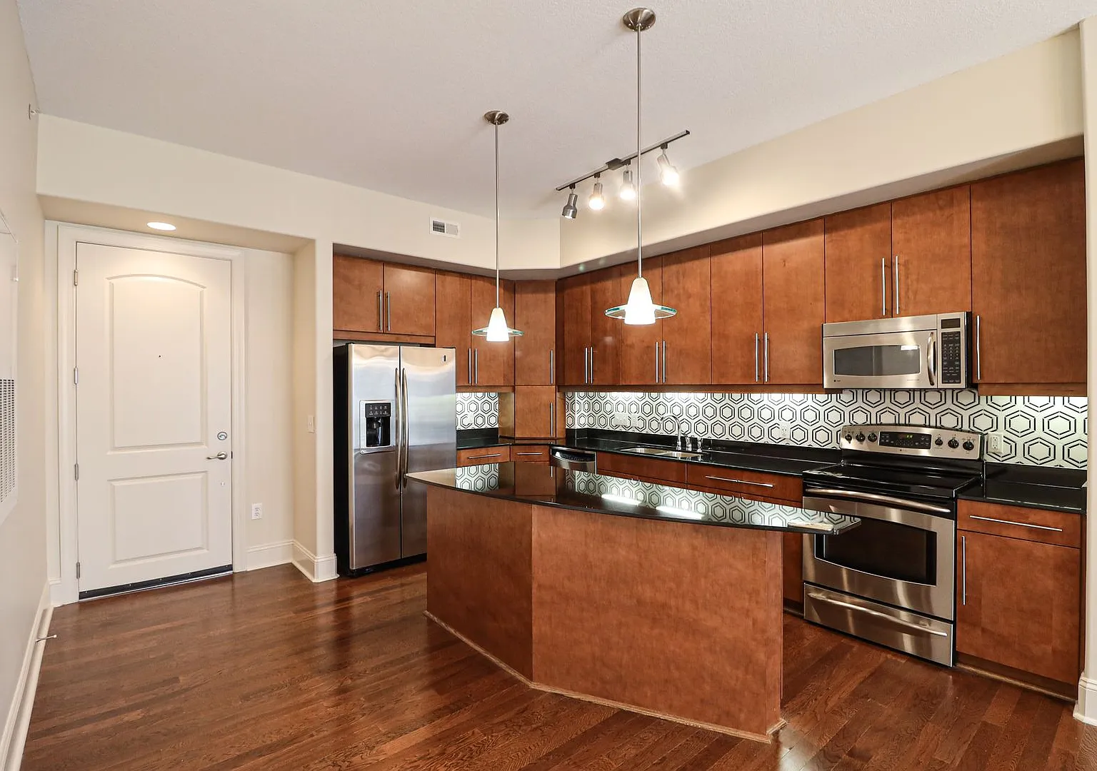Piedmont Row Condo! — Photo 1