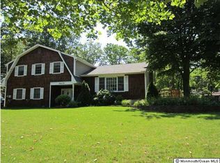 32 Surrey Ln, Eatontown, NJ 07724