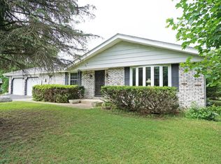 35012 Oakshire Dr, Oconomowoc, WI 53066