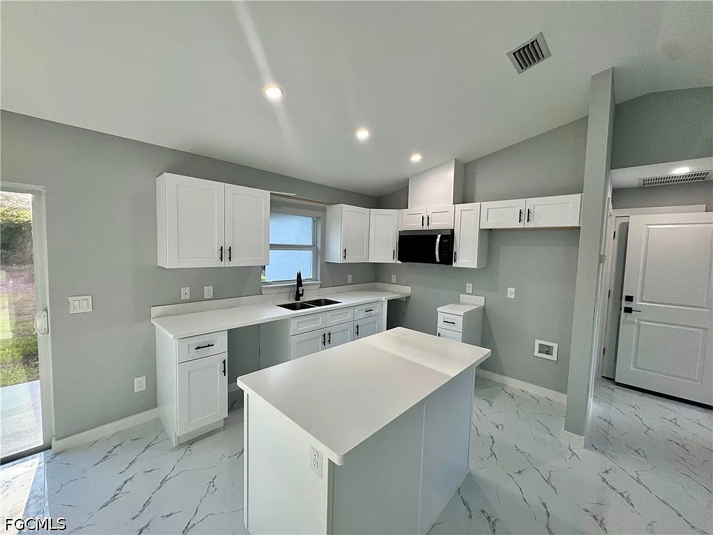 3 bed, 2.0 bath, 985 sqft, $1,675 — Photo 4