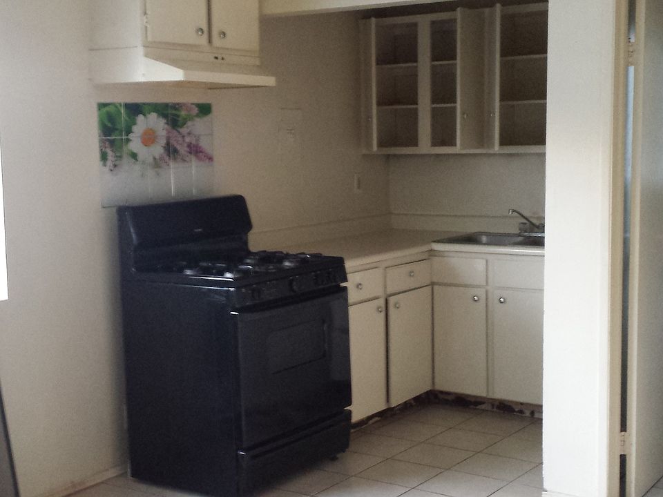 2nd image of 1033 E 28th St APT 10