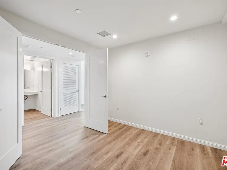 951 S Wilton Pl #302 — Photo 7