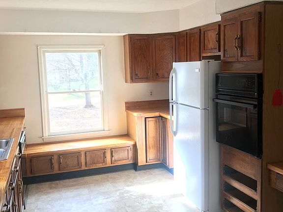 3rd image of 1079 Wellington Dr