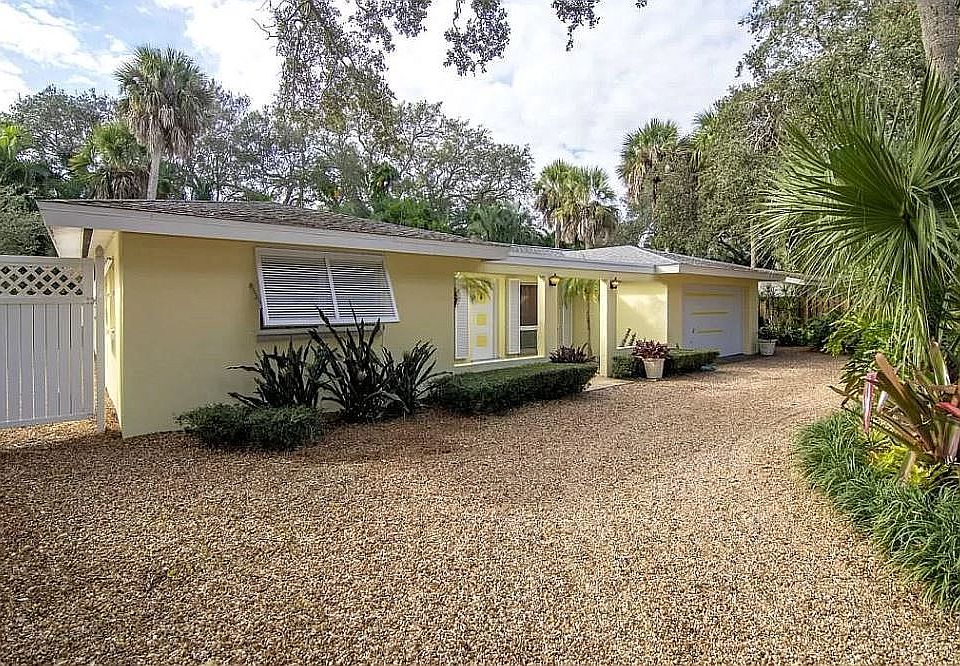 1st image of 556 Gardenia Ln