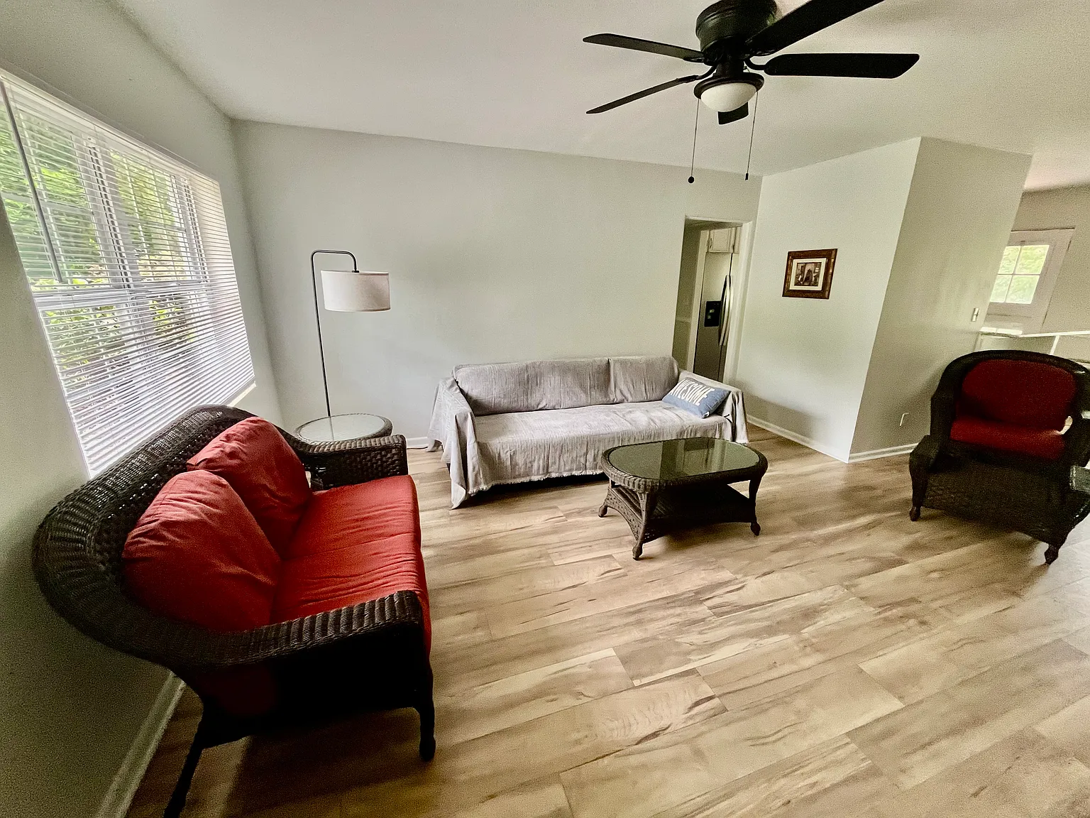 3 bed, 1422 sqft, $2,100 — Photo 2