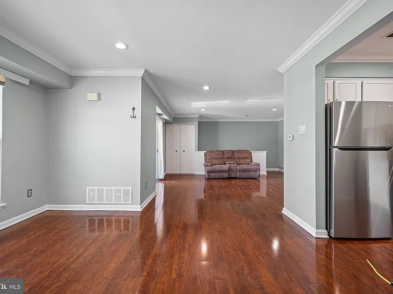275 Green St #4A6 — Photo 17