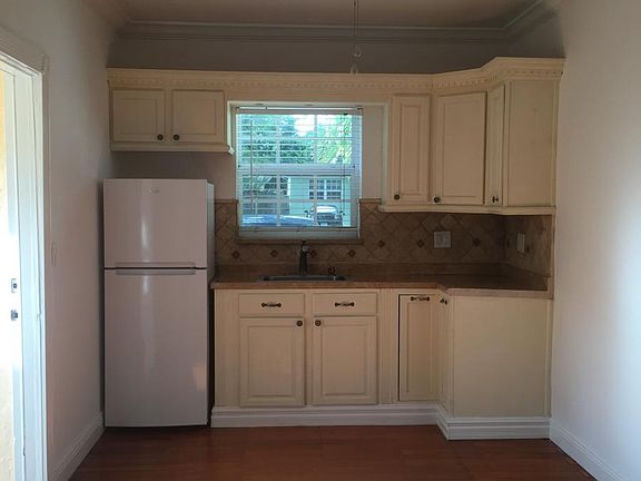 2nd image of 6240 NW 40th St