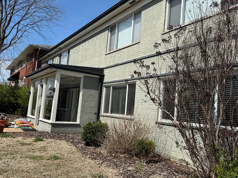 8421 Delmar Blvd #2E — Photo 2