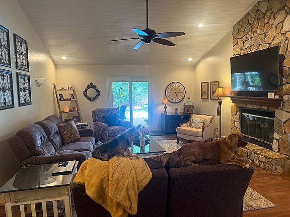 Living room to covered deck 