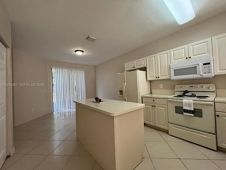 1932 Alamanda Way #1932 — Photo 2