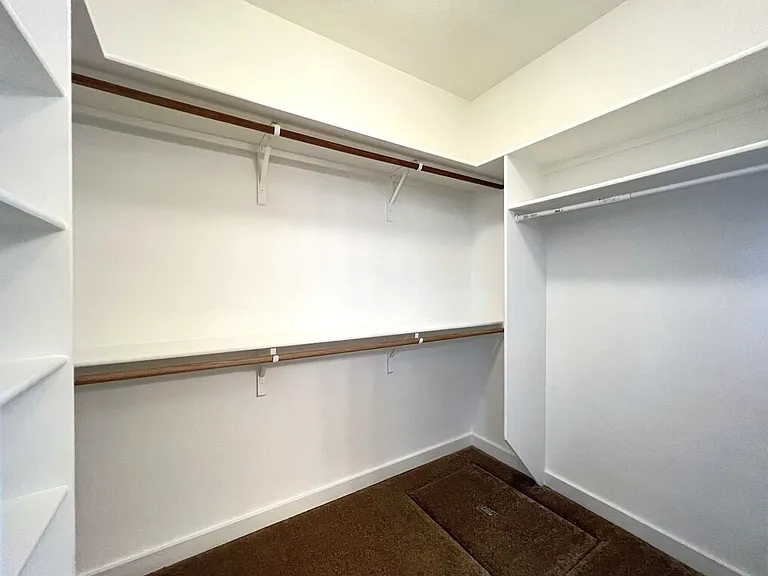 717 W Claire St — Photo 34