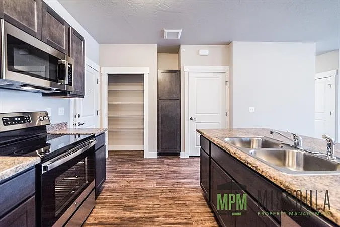 England Blvd. Apartments — Photo 17