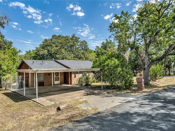 700 Leonard Dr, Bryan, TX 77803