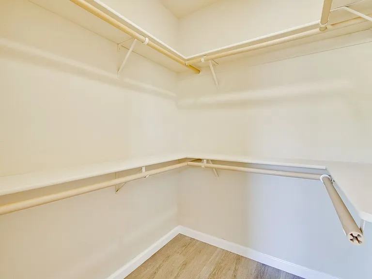 352 Beemer Ave — Photo 50