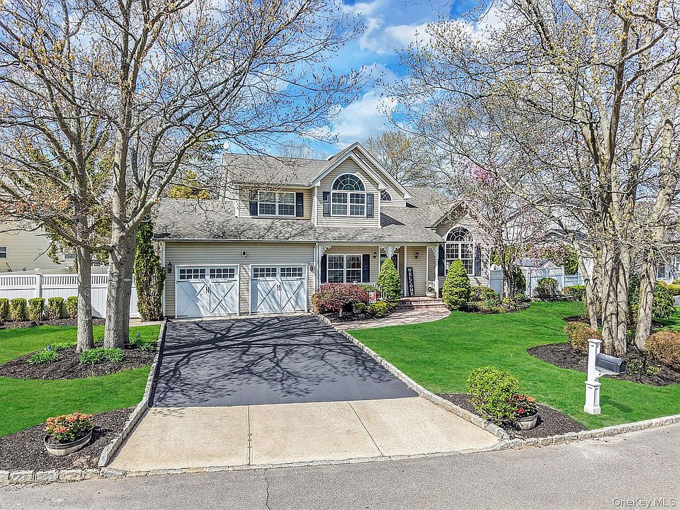 1st image of 9 Tuthill Creek Drive