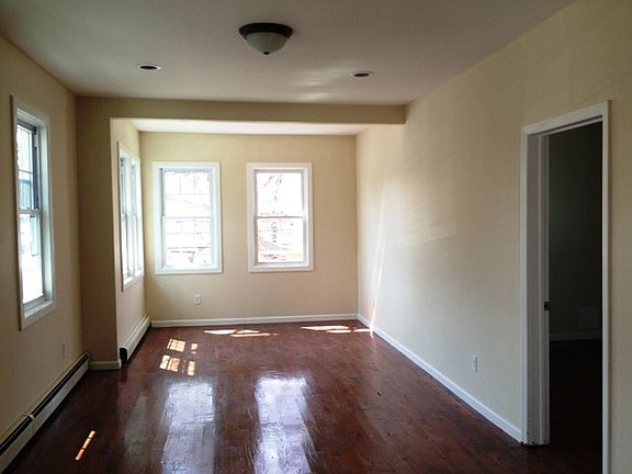 5th image of 11438 135th St