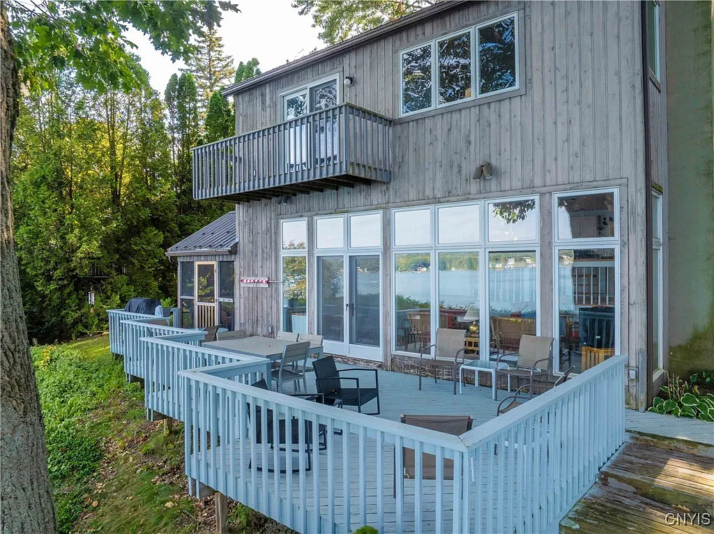 3 bed, 2.0 bath, 1400 sqft, $5,500 — Photo 3