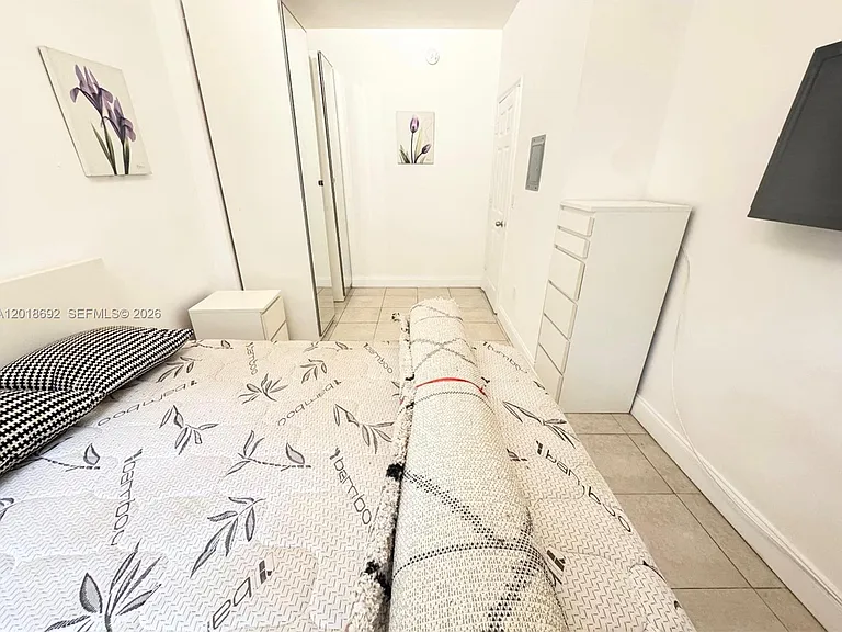 1611 Michigan Ave #4 — Photo 9