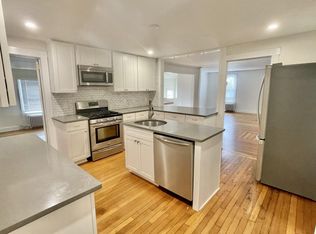 41 Freeborn St #2B, Newport, RI 02840