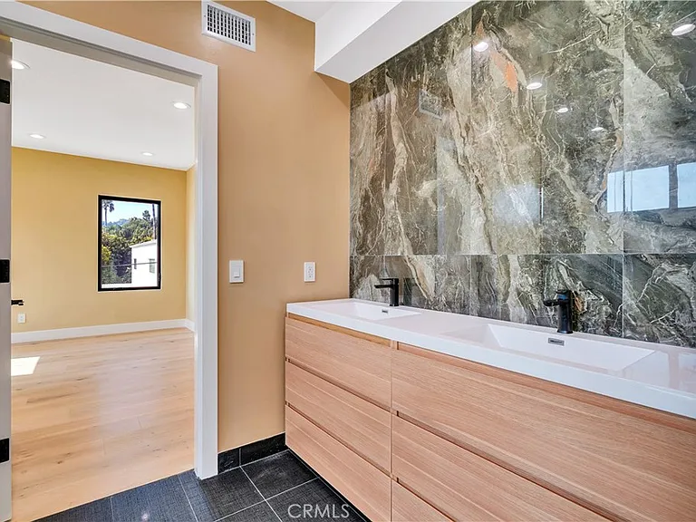 13838 Milbank St — Photo 32