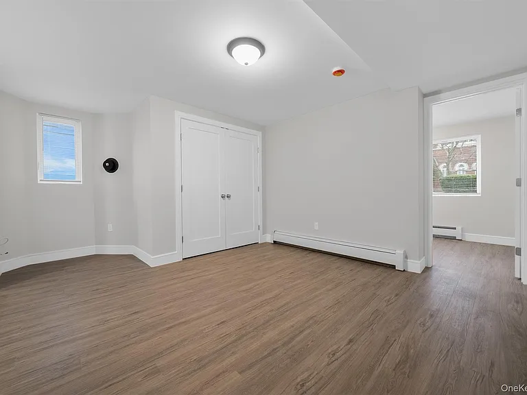 135 Beekman Ave #LR — Photo 13